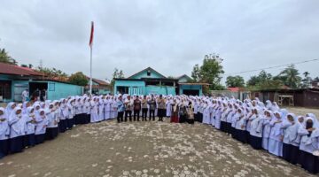 Kapolsek Bambel Jadi Irup di Pesantren Darul Iman, Tekankan Disiplin dan Kesadaran Hukum Pelajar